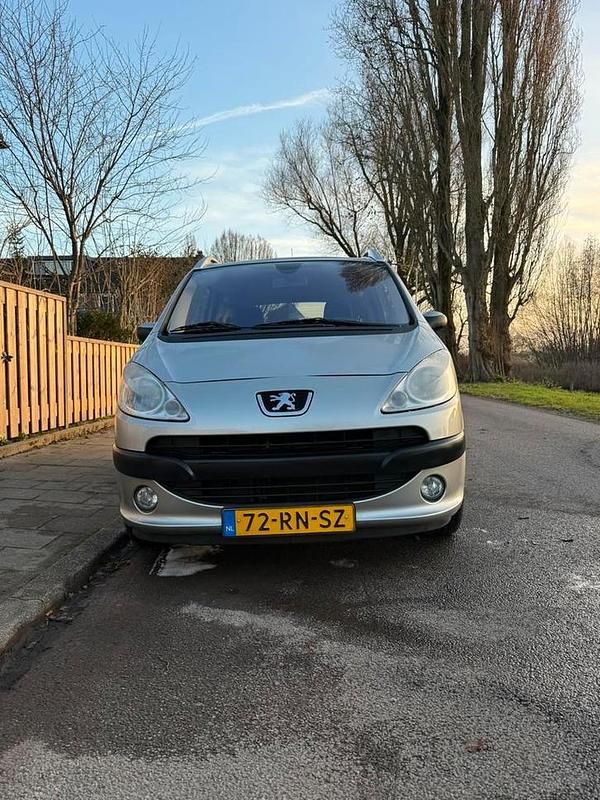 Gebruikt 2005 Peugeot 1007 MPV | € 1.275 - Afbeelding 1/4