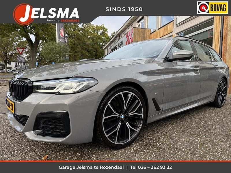 Grijs Gebruikt 2021 BMW 520 M Sport Stationwagen | € 33.900 (Eerlijke prijs) - Afbeelding 1/4