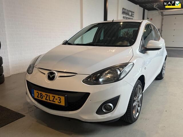 Wit Occasion 2013 Mazda 2 Hatchback | € 3.950 (Goede deal) - Afbeelding 1/4