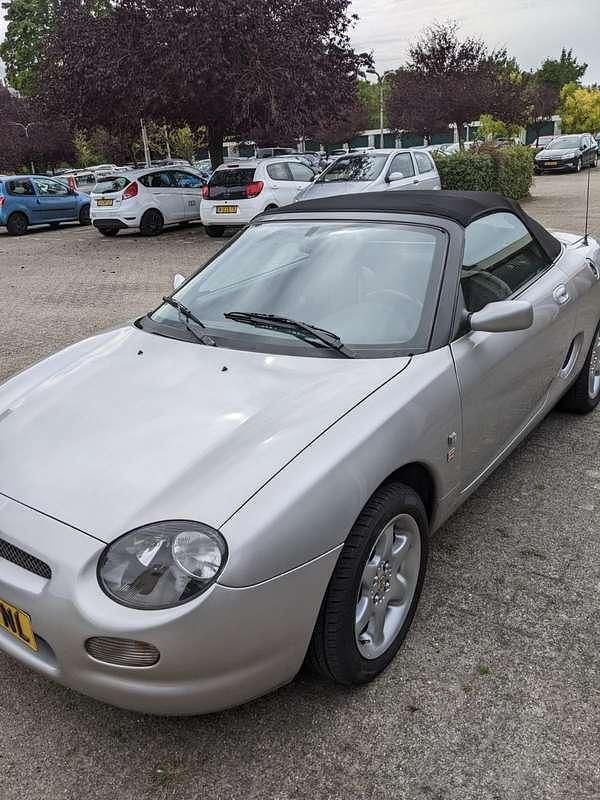 Grijs Gebruikt 1999 MG F Cabriolet | € 2.995 (Eerlijke prijs) - Afbeelding 1/4