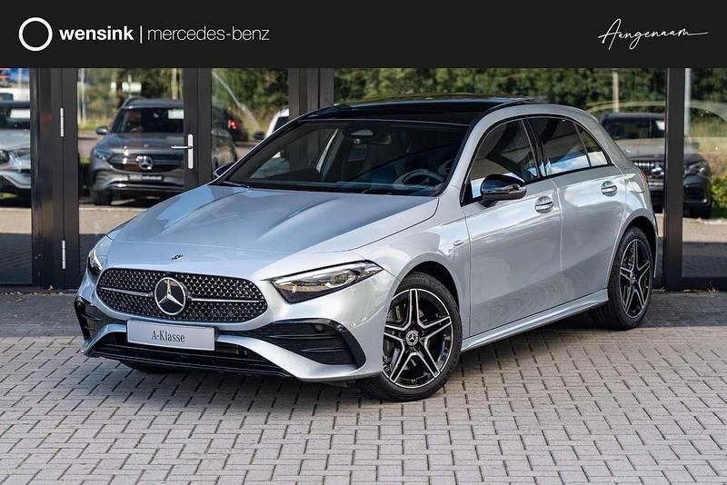 Zwart Nieuw 2025 Mercedes A250 Business Hatchback | € 49.276 (Eerlijke prijs) - Afbeelding 1/4