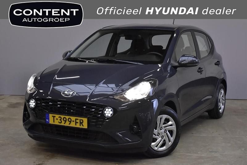 Grijs Gebruikt 2023 Hyundai i10 Comfort Hatchback | € 13.440 (Goede deal) - Afbeelding 1/4