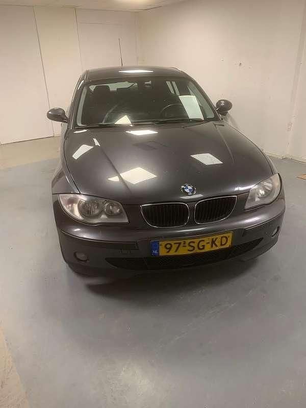 Grijs Gebruikt 2006 BMW 116 Hatchback | € 1.750 (Goede deal) - Afbeelding 1/4