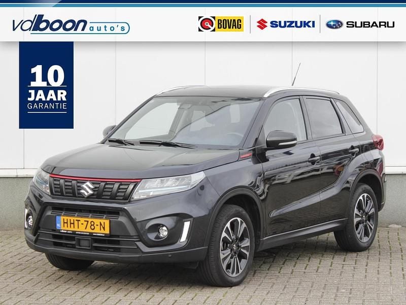 Zwart Occasion 2023 Suzuki Vitara Style SUV | € 26.195 (Eerlijke prijs) - Afbeelding 1/4