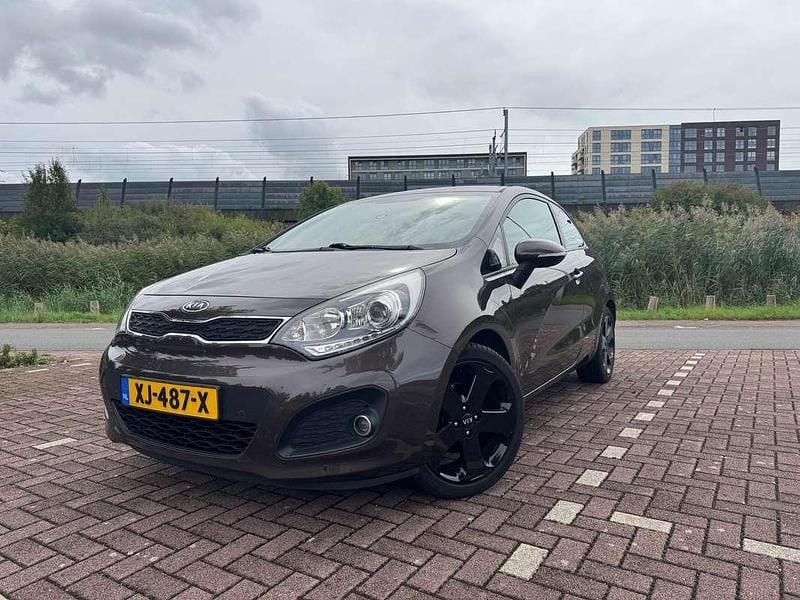 Brons Gebruikt 2012 Kia Rio MPV | € 4.950 (Eerlijke prijs) - Afbeelding 1/4