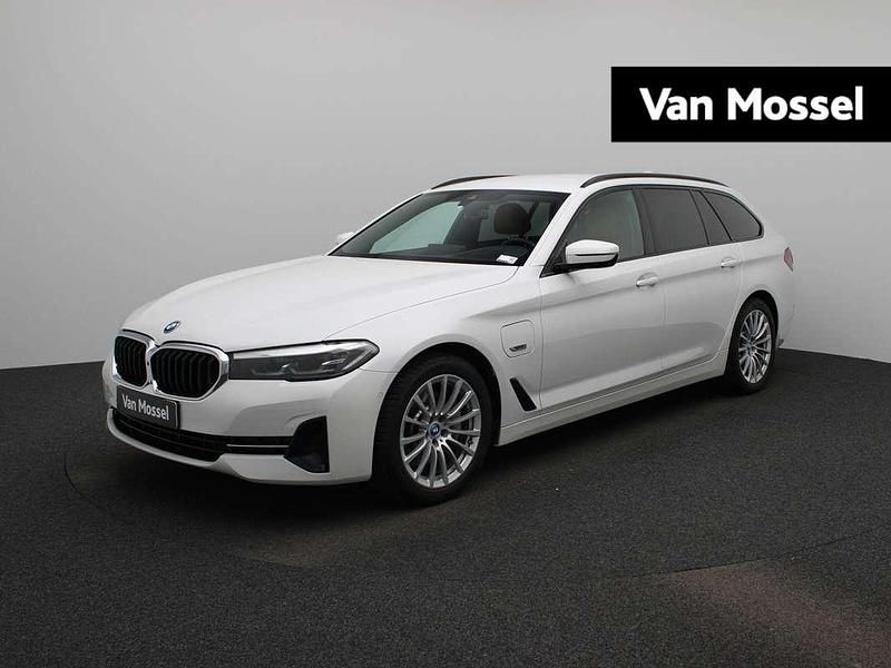 Wit Gebruikt 2022 BMW 520 Executive Stationwagen | € 33.945 (Super prijs) - Afbeelding 1/3