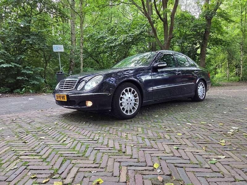 Blauw Gebruikt 2005 Mercedes E350 Elegance Sedan | € 10.980 (Iets duurder) - Afbeelding 1/4