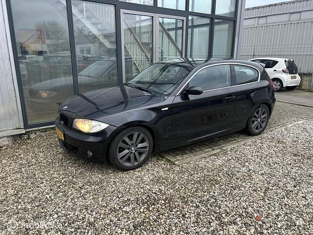Zwart Gebruikt 2007 BMW 116 Executive Hatchback | € 1.450 (Goede deal) - Afbeelding 1/4