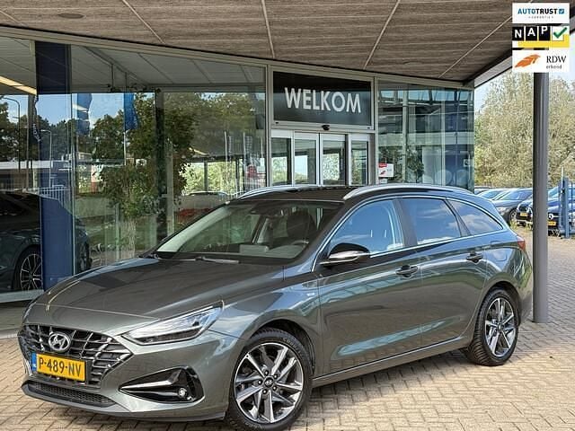 Grijs Gebruikt 2022 Hyundai i30 Premium Stationwagen | € 18.745 (Goede deal) - Afbeelding 1/4