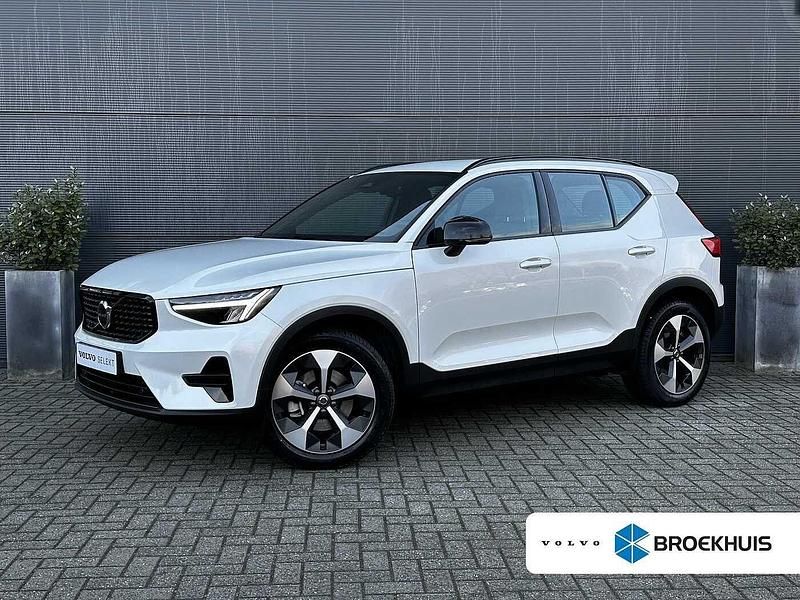 Wit Occasion 2025 Volvo XC40 Plus SUV | € 44.900 (Iets duurder) - Afbeelding 1/4