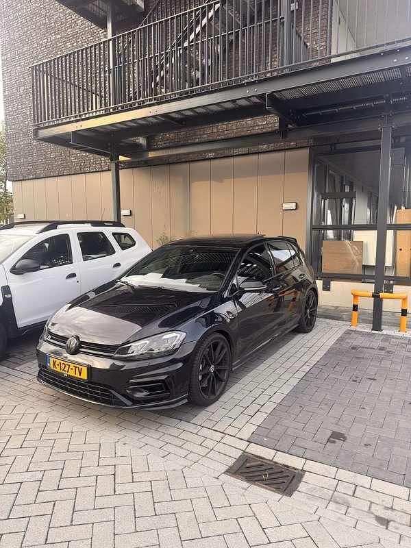 Zwart Gebruikt 2017 VW Golf VII R Stationwagen | € 31.000 (Duur) - Afbeelding 1/4
