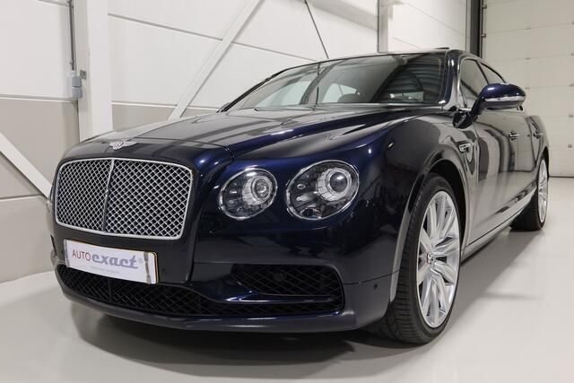 Blauw, metallic lak Gebruikt 2017 Bentley Flying Spur Sedan | € 117.900 - Afbeelding 1/4