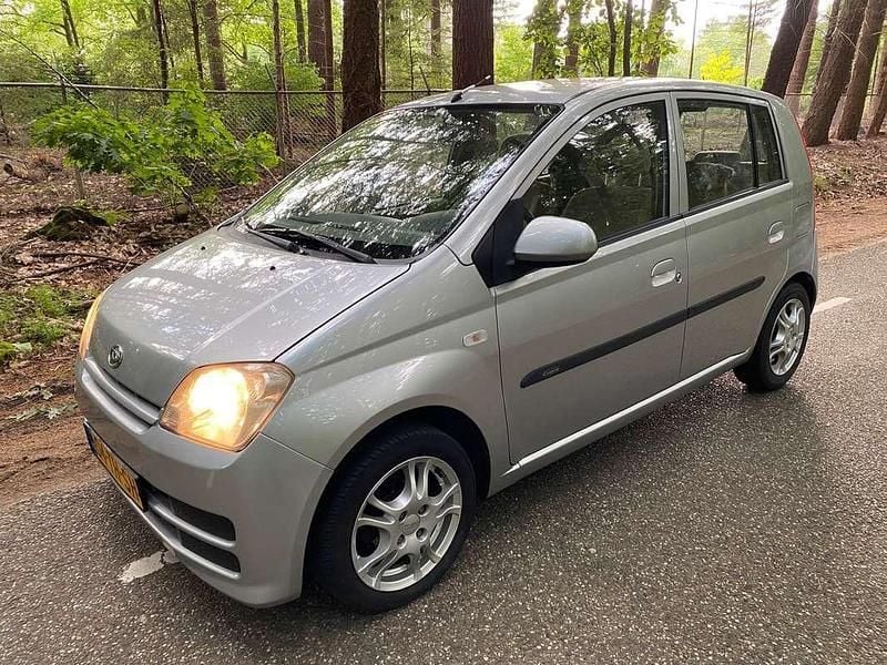 Grijs Gebruikt 2005 Daihatsu Cuore Hatchback | € 3.650 - Afbeelding 1/4