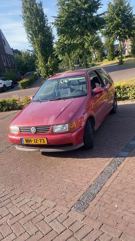 Gebruikt 1996 VW Polo Sedan | € 600 (Eerlijke prijs) - Afbeelding 1/4