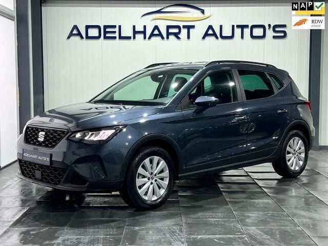 Grijs, metallic lak Gebruikt 2024 Seat Arona Style SUV | € 22.450 (Eerlijke prijs) - Afbeelding 1/4