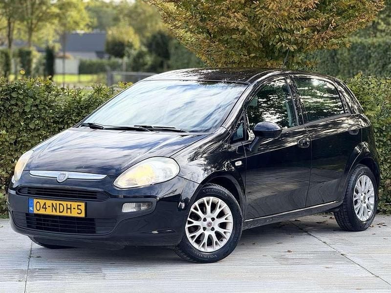 Zwart Gebruikt 2010 Fiat Punto Business Hatchback | € 3.299 (Eerlijke prijs) - Afbeelding 1/4