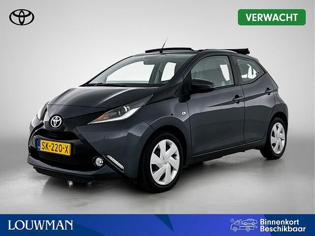 Grijs metallic Occasion 2018 Toyota Aygo X-wave Hatchback | € 11.450 (Eerlijke prijs) - Afbeelding 1/4