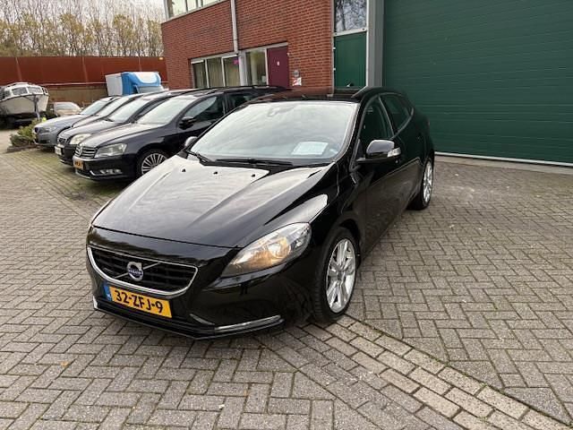 Zwart Gebruikt 2012 Volvo V40 Kinetic Hatchback | € 4.199 (Eerlijke prijs) - Afbeelding 1/4