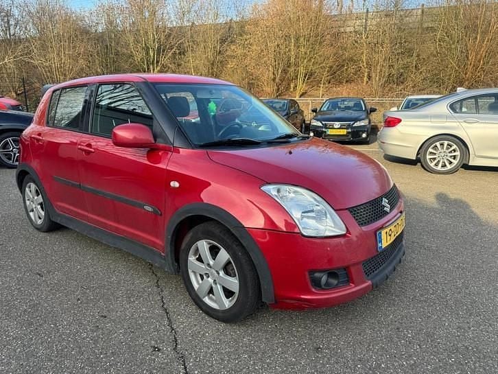 Rood Occasion 2008 Suzuki Swift Hatchback | € 1.950 (Super prijs) - Afbeelding 1/4