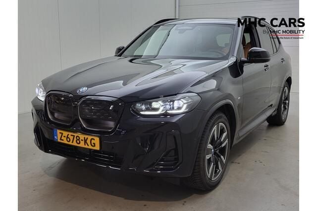 Zwart, metallic lak Gebruikt 2024 BMW iX3 Executive SUV | € 49.400 (Super prijs) - Afbeelding 1/4