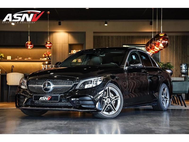 Zwart Gebruikt 2019 Mercedes C200 Business Sedan | € 29.945 (Eerlijke prijs) - Afbeelding 1/4