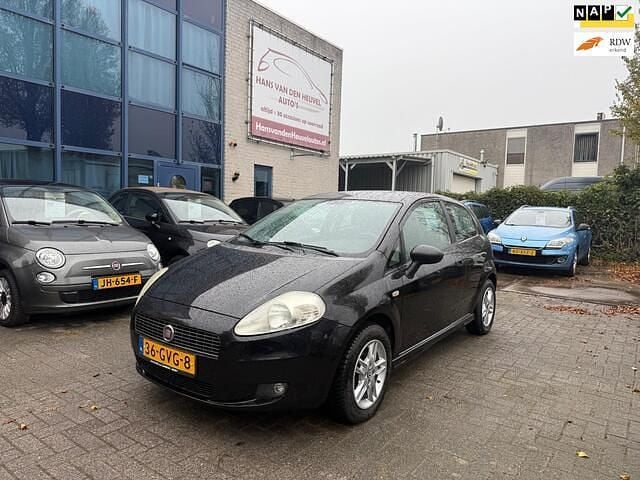 Zwart Gebruikt 2008 Fiat Grande Punto Hatchback | € 2.250 (Eerlijke prijs) - Afbeelding 1/4