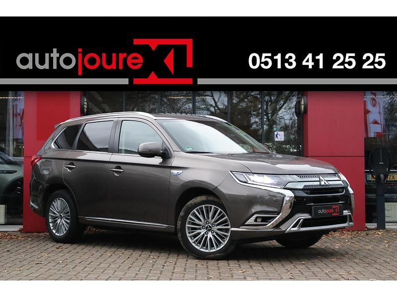 Bruin Gebruikt 2019 Mitsubishi Outlander Intense+ SUV | € 18.950 - Afbeelding 1/4
