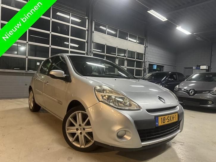 Grijs Gebruikt 2011 Renault Clio II Hatchback | € 3.699 (Eerlijke prijs) - Afbeelding 1/4