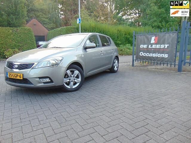 Grijs Gebruikt 2010 Kia Ceed Hatchback | € 3.950 - Afbeelding 1/4