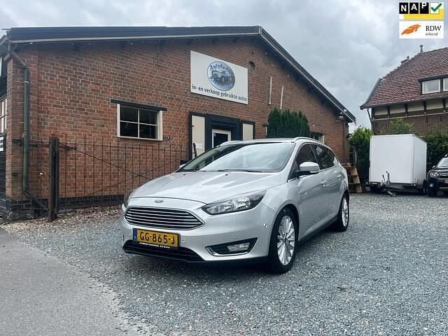 Grijs Gebruikt 2015 Ford Focus Titanium Stationwagen | € 5.250 (Goede deal) - Afbeelding 1/4