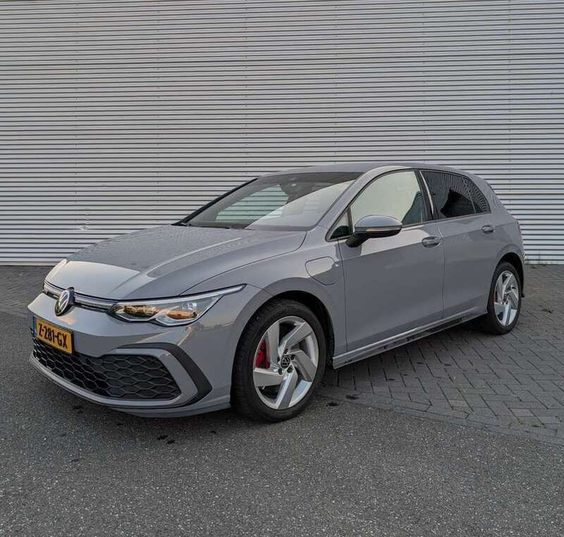 Grijs Gebruikt 2021 VW Golf VIII GTE Hatchback | € 23.650 (Goede deal) - Afbeelding 1/4