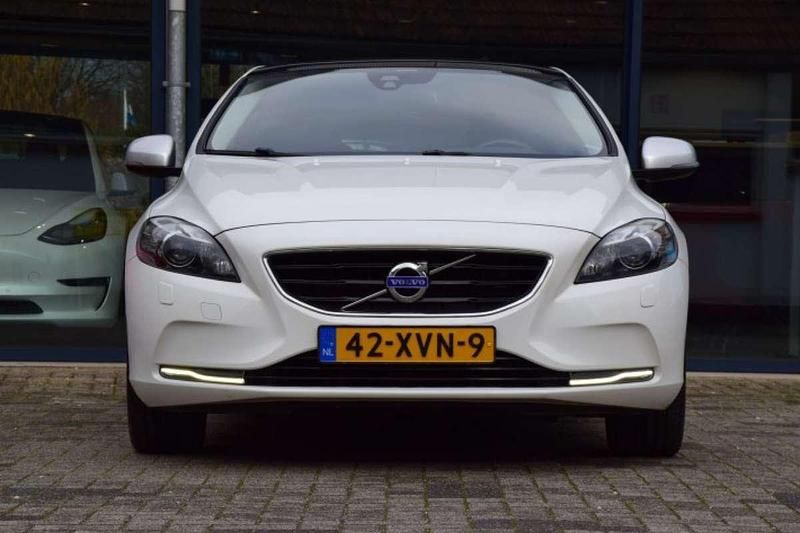 Wit Gebruikt 2012 Volvo V40 Summum Stationwagen | € 11.000 (Eerlijke prijs) - Afbeelding 1/4