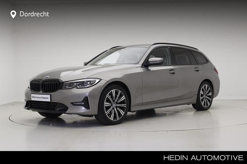 Grijs Gebruikt 2022 BMW 318 Sport Line Stationwagen | € 35.895 (Iets duurder) - Afbeelding 1/3