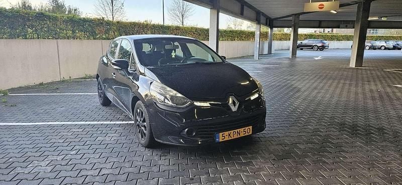 Zwart Gebruikt 2013 Renault Clio IV Expression Hatchback | € 4.950 (Eerlijke prijs) - Afbeelding 1/4