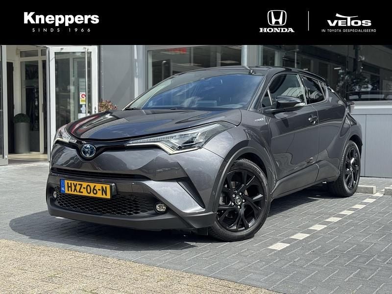 Grijs (metallic) Gebruikt 2019 Toyota C-HR+ Executive SUV | € 24.750 - Afbeelding 1/4