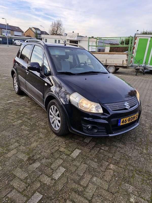 Zwart Occasion 2011 Suzuki SX4 Limited Sedan | € 4.450 (Eerlijke prijs) - Afbeelding 1/4