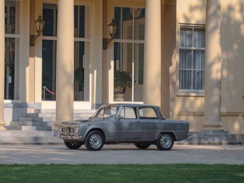 Grijs Gebruikt 1965 Alfa Romeo Giulia Super Sedan | € 29.500 - Afbeelding 1/4