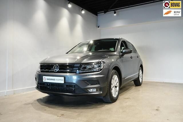 Grijs Occasion 2018 VW Tiguan Comfortline SUV | € 23.995 (Super prijs) - Afbeelding 1/4