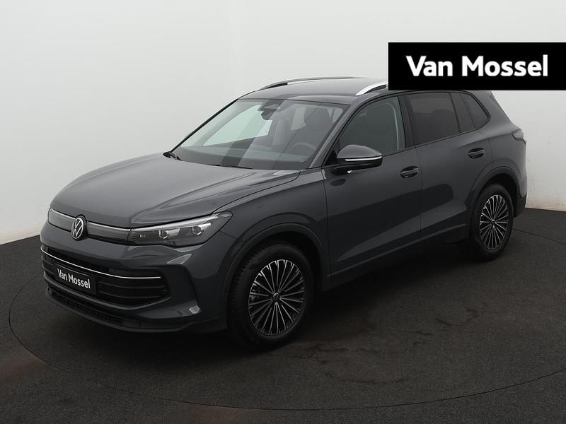 Grijs Gebruikt 2024 VW Tiguan Edition SUV | € 46.900 (Duur) - Afbeelding 1/4