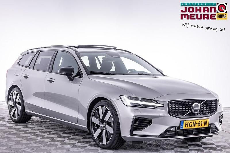 Grijs Occasion 2025 Volvo V60 Ultra Stationwagen | € 49.900 (Eerlijke prijs) - Afbeelding 1/4