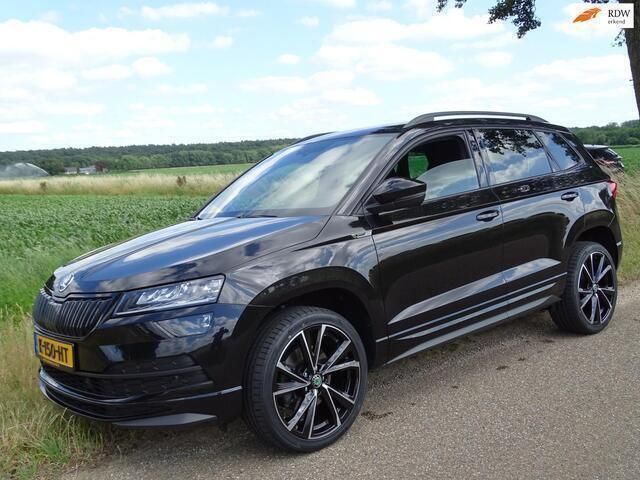 Zwart Gebruikt 2021 Skoda Karoq SportLine SUV | € 24.900 (Eerlijke prijs) - Afbeelding 1/4