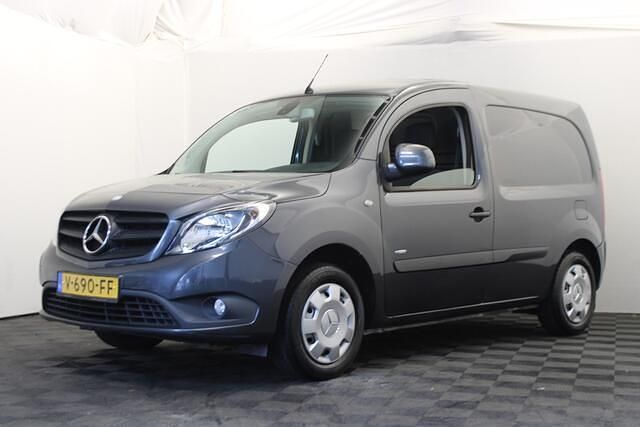 Grijs Gebruikt 2017 Mercedes Citan 108 Van | € 6.250 (Goede deal) - Afbeelding 1/4