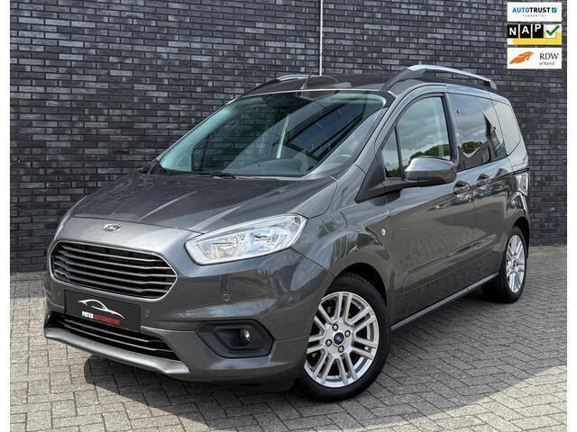 Grijs, metallic lak Gebruikt 2019 Ford Tourneo Courier Titanium MPV | € 15.900 (Eerlijke prijs) - Afbeelding 1/4