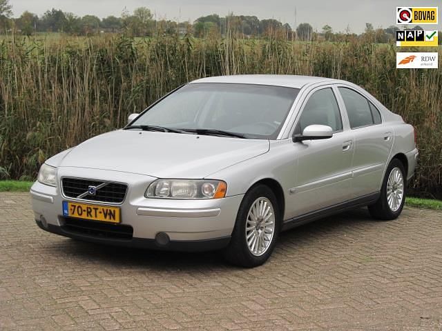 Grijs Gebruikt 2005 Volvo S60 Sedan | € 2.500 (Eerlijke prijs) - Afbeelding 1/4