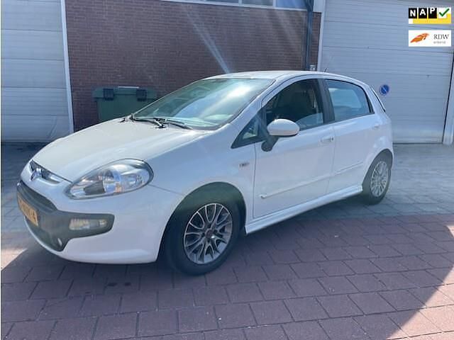 Wit Gebruikt 2010 Fiat Punto Evo Dynamic Hatchback | € 2.995 (Eerlijke prijs) - Afbeelding 1/4