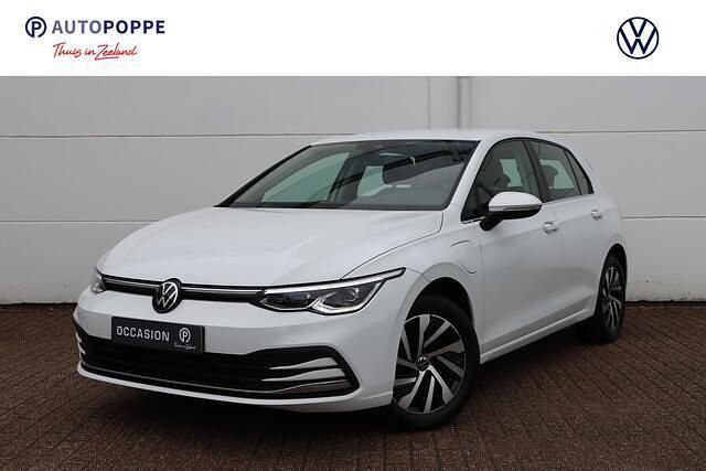 Hatchback Gebruikt 2022 VW Golf VIII Style Hatchback | € 23.950 (Goede deal) - Afbeelding 1/4