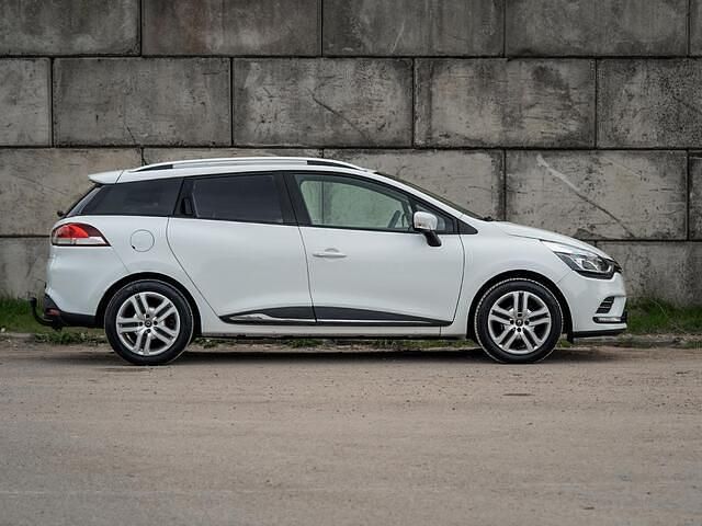 Wit Gebruikt 2020 Renault Clio GrandTour Zen Stationwagen | € 8.895 (Eerlijke prijs) - Afbeelding 1/4