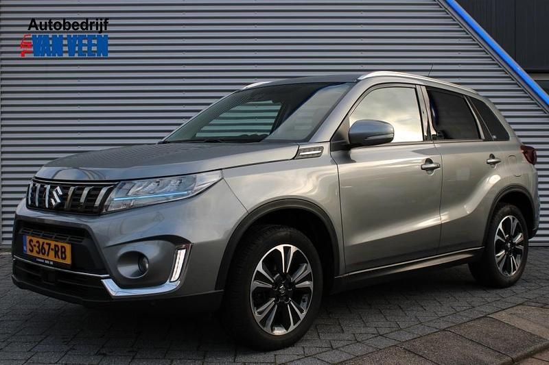 Grijs Gebruikt 2022 Suzuki Vitara Style SUV | € 24.690 (Iets duurder) - Afbeelding 1/4