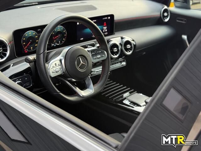 Occasion Mercedes A180 Business 136 PK (100 kW) 2019 Zwart Hatchback