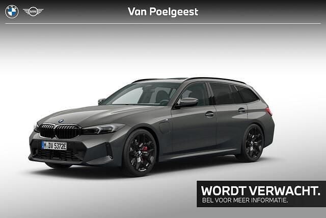Grijs Gebruikt 2024 BMW 330 M Sport Stationwagen | € 58.895 - Afbeelding 1/2